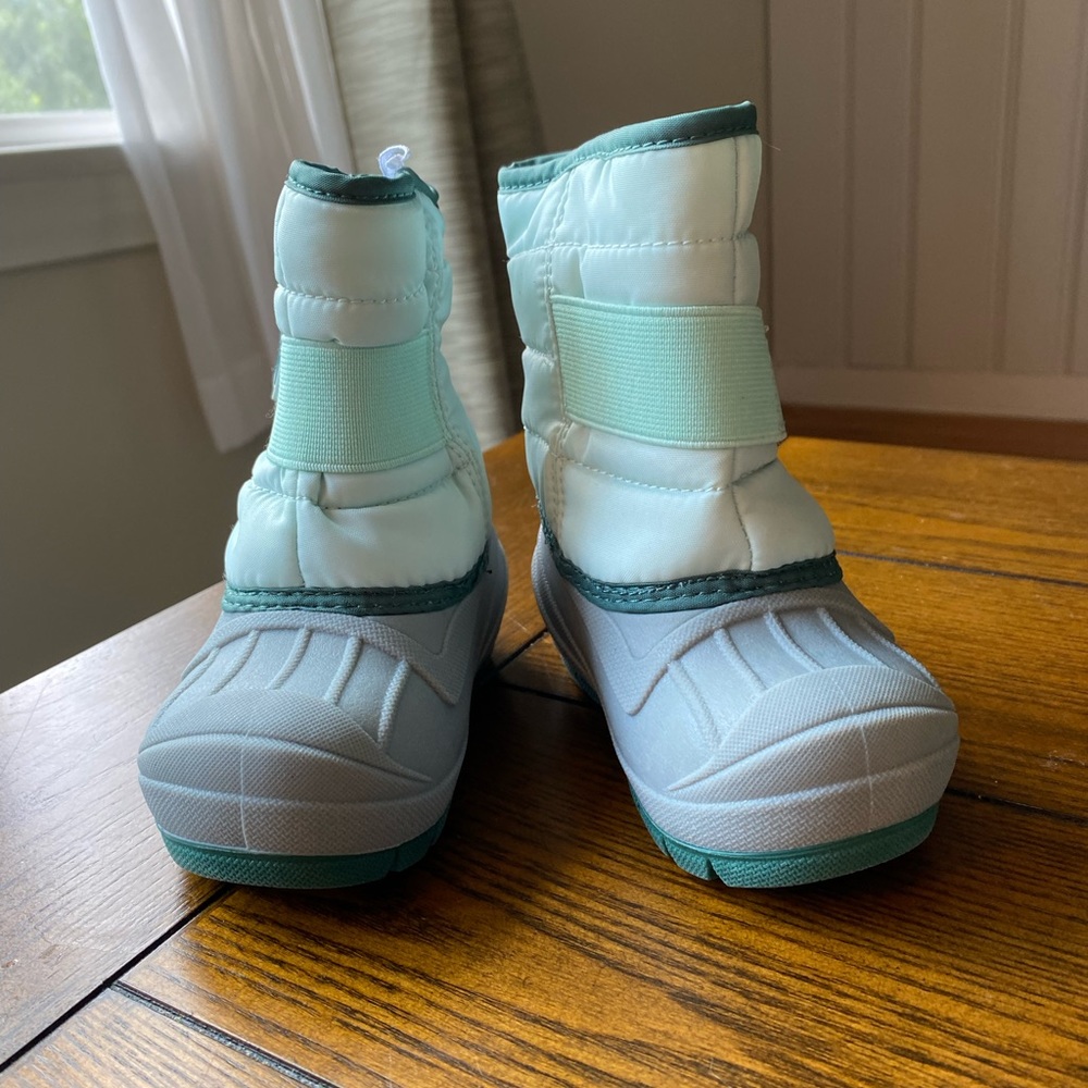 Cat & Jack Snow Boots - sz 5 - like new!